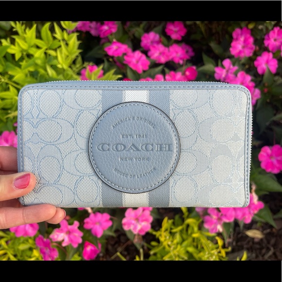 🆕Dempsey Large Phone Wallet In Signature Jacquard With Stripe And Coach Patch - Picture 9 of 13